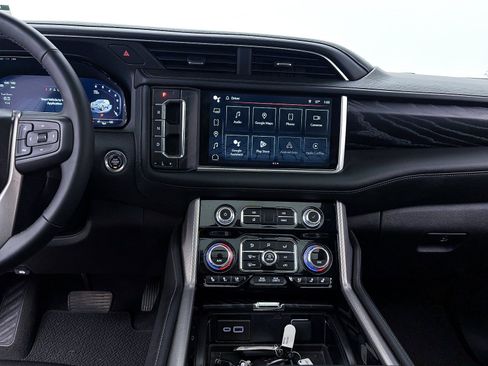 Used 2024 GMC Yukon Denali AWD/4WD image 24