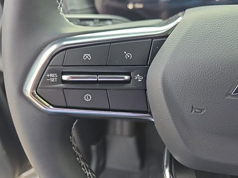 Used 2026 Chevrolet Traverse LT w/ Midnight/Sport Edition image 19