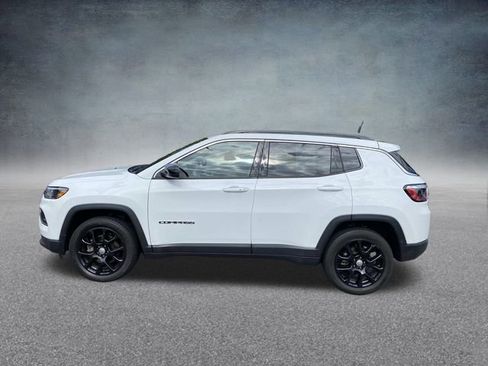 Used 2022 Jeep Compass Latitude image 3