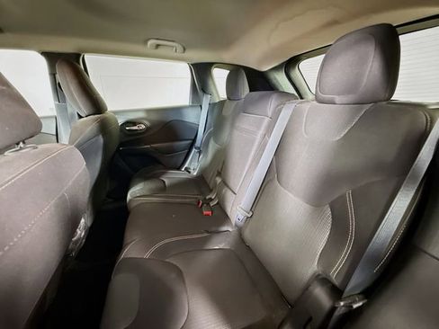 Used 2016 Jeep Cherokee Latitude w/ Cold Weather Group image 24