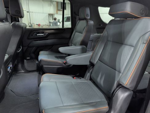 Used 2025 GMC Yukon XL AT4 image 9