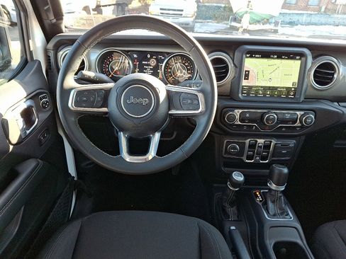 Used 2023 Jeep Gladiator Overland image 11