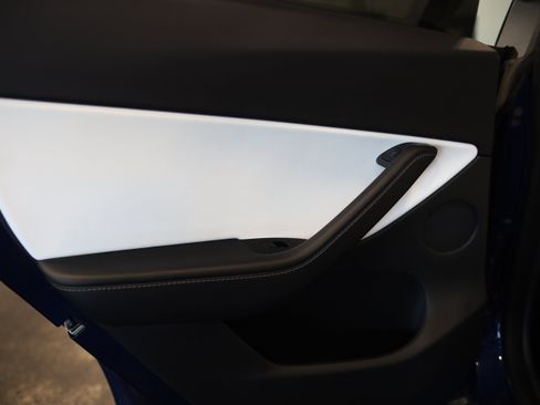 Used 2021 Tesla Model Y Long Range AWD/4WD image 32