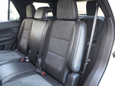 Used 2015 Ford Explorer XLT w/ Equipment Group 202B FWD image 22