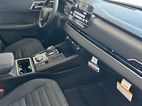 New 2025 Mitsubishi Outlander SE image 15