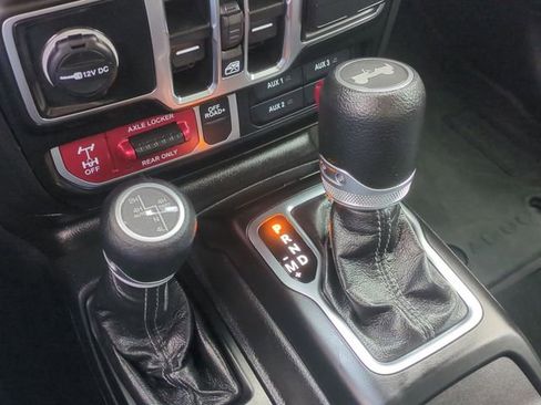 Used 2024 Jeep Wrangler Unlimited AWD/4WD image 38