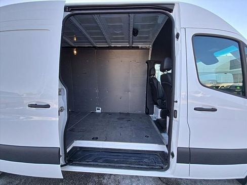 Used 2024 Mercedes-Benz Sprinter 2500 image 8