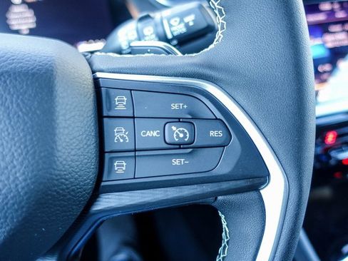 New 2025 Jeep Grand Cherokee Altitude image 6