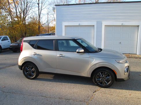 Used 2020 Kia Soul EX image 3