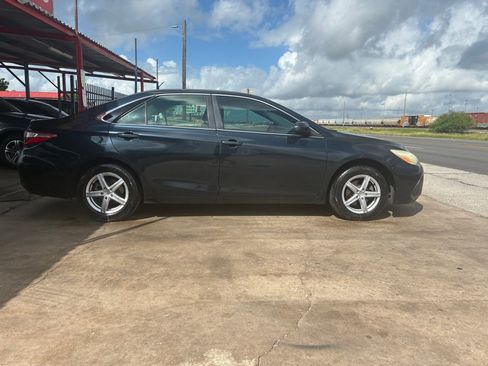 Used 2015 Toyota Camry LE FWD image 6