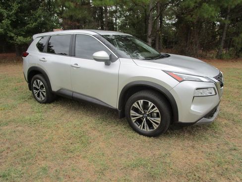 Used 2023 Nissan Rogue SV image 5