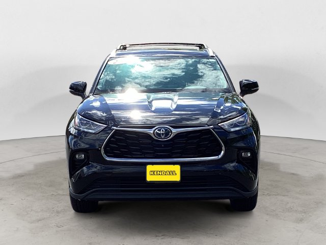 Used 2024 Toyota Highlander Limited AWD/4WD image 2