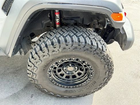 Used 2022 Jeep Gladiator Rubicon AWD/4WD image 11