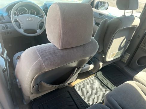 Used 2005 Toyota Sienna LE w/ LE Pkg 3 FWD image 43