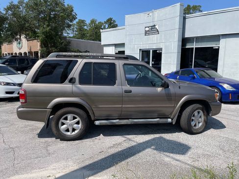 Used 2002 Nissan Pathfinder SE AWD/4WD image 6