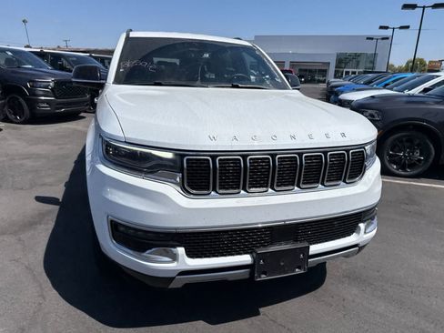 Used 2024 Jeep Wagoneer Series II w/ Flexible Seating Group AWD/4WD image 8