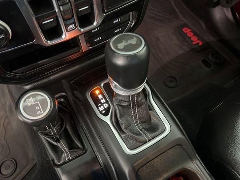 Used 2021 Jeep Wrangler Unlimited Sahara AWD/4WD image 15