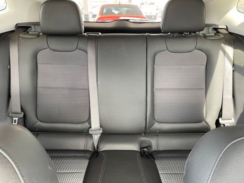 Used 2025 Chevrolet Trax LT image 37