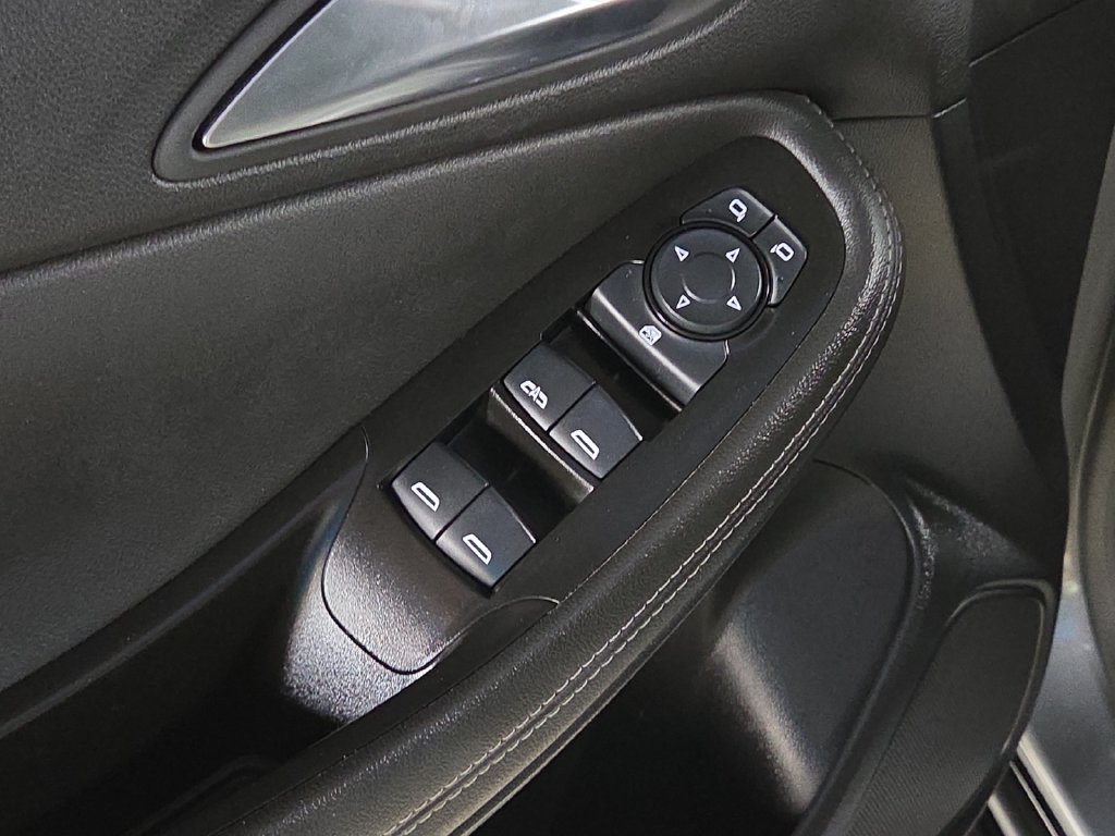 Used 2024 Buick Encore GX Sport Touring AWD/4WD image 18