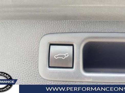 Used 2020 Toyota Highlander XLE image 17