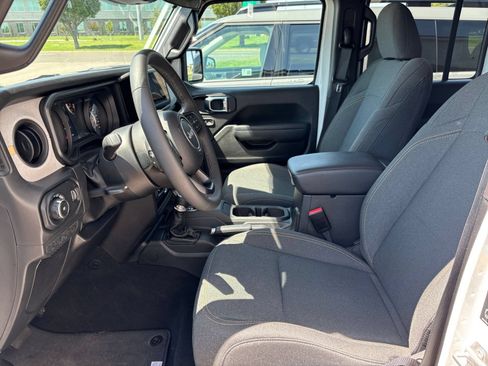 Used 2025 Jeep Wrangler Unlimited Sport AWD/4WD image 25