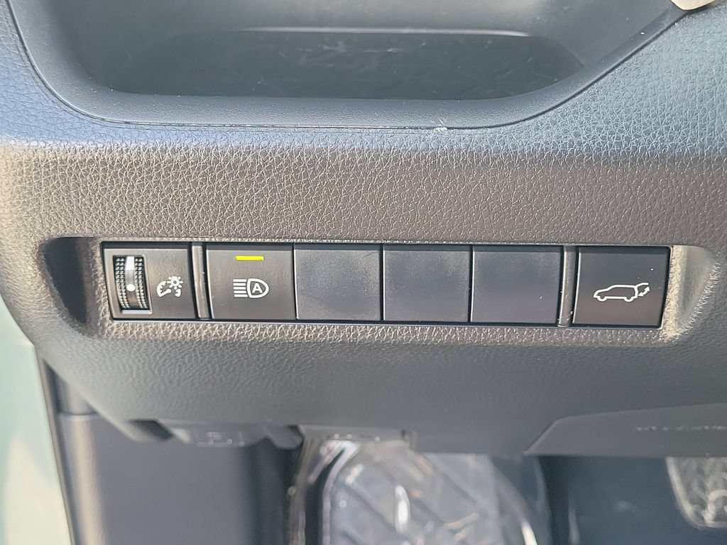 Used 2020 Toyota RAV4 XLE Premium FWD image 26