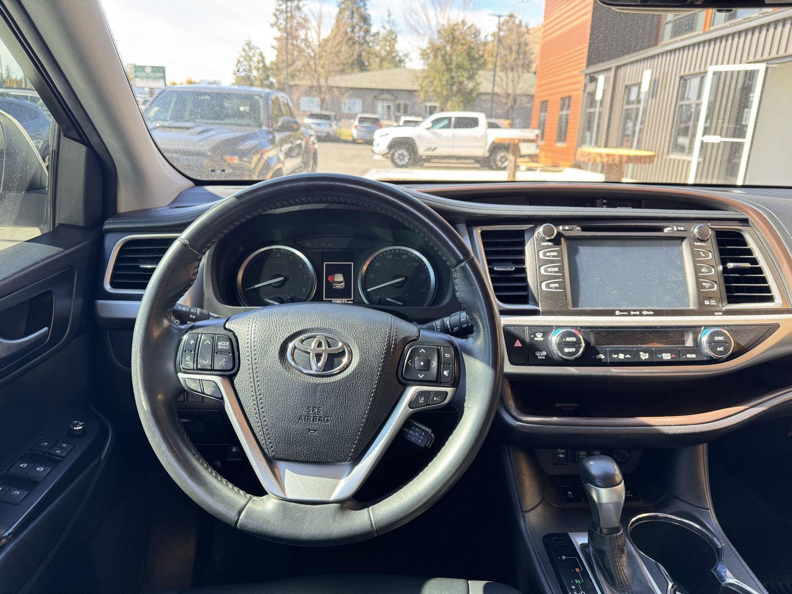 Used 2019 Toyota Highlander XLE AWD/4WD image 14