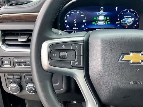 Used 2024 Chevrolet Suburban Premier AWD/4WD image 18