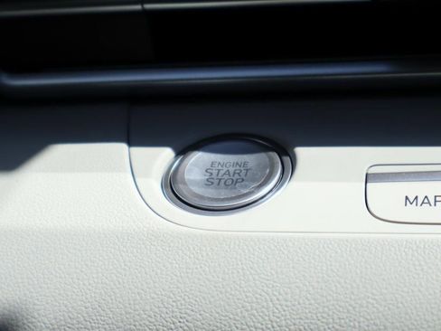 New 2025 Hyundai Elantra Limited image 33