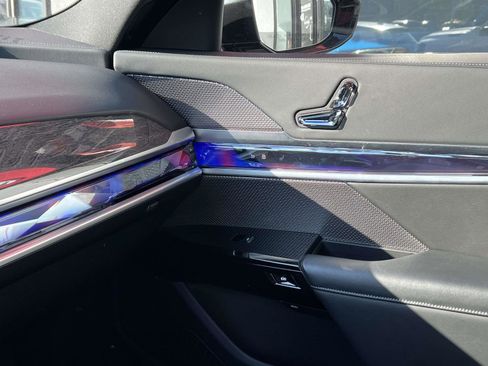 Used 2024 BMW 740i xDrive 740i xDrive image 33