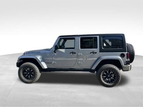 Used 2017 Jeep Wrangler Unlimited Rubicon w/ Connectivity Group AWD/4WD image 9