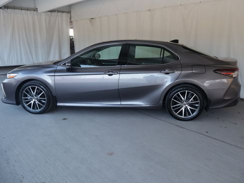 Used 2023 Toyota Camry XLE w/ Cold Weather Package image 25