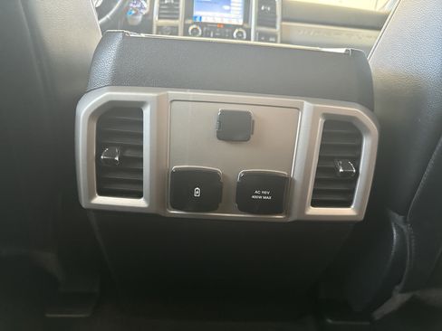 Used 2019 Ford F250 Lariat w/ Lariat Ultimate Package AWD/4WD image 15