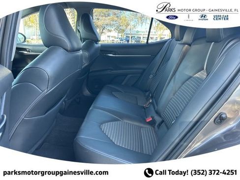 Used 2020 Toyota Camry SE image 12