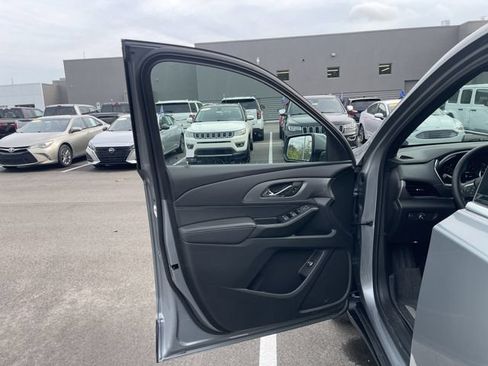 Used 2023 Chevrolet Traverse LT FWD image 29