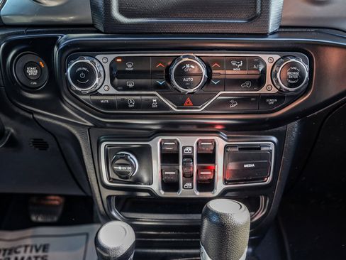 Used 2020 Jeep Wrangler Unlimited Sahara image 13