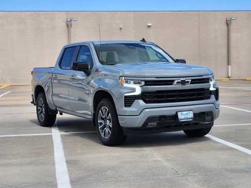 Used 2025 Chevrolet Silverado 1500 RST AWD/4WD image 3