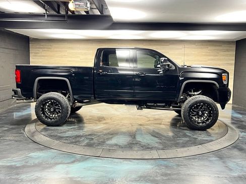 Used 2017 GMC Sierra 2500 Denali w/ Duramax Plus Package AWD/4WD image 24