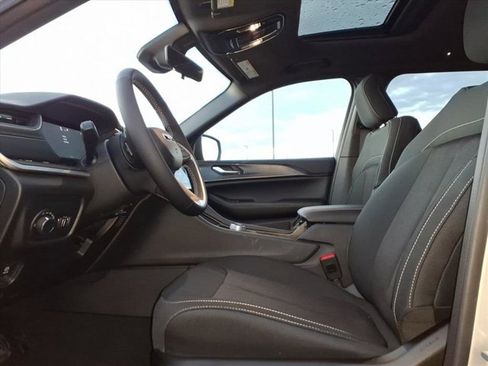 New 2025 Jeep Grand Cherokee L Laredo image 12