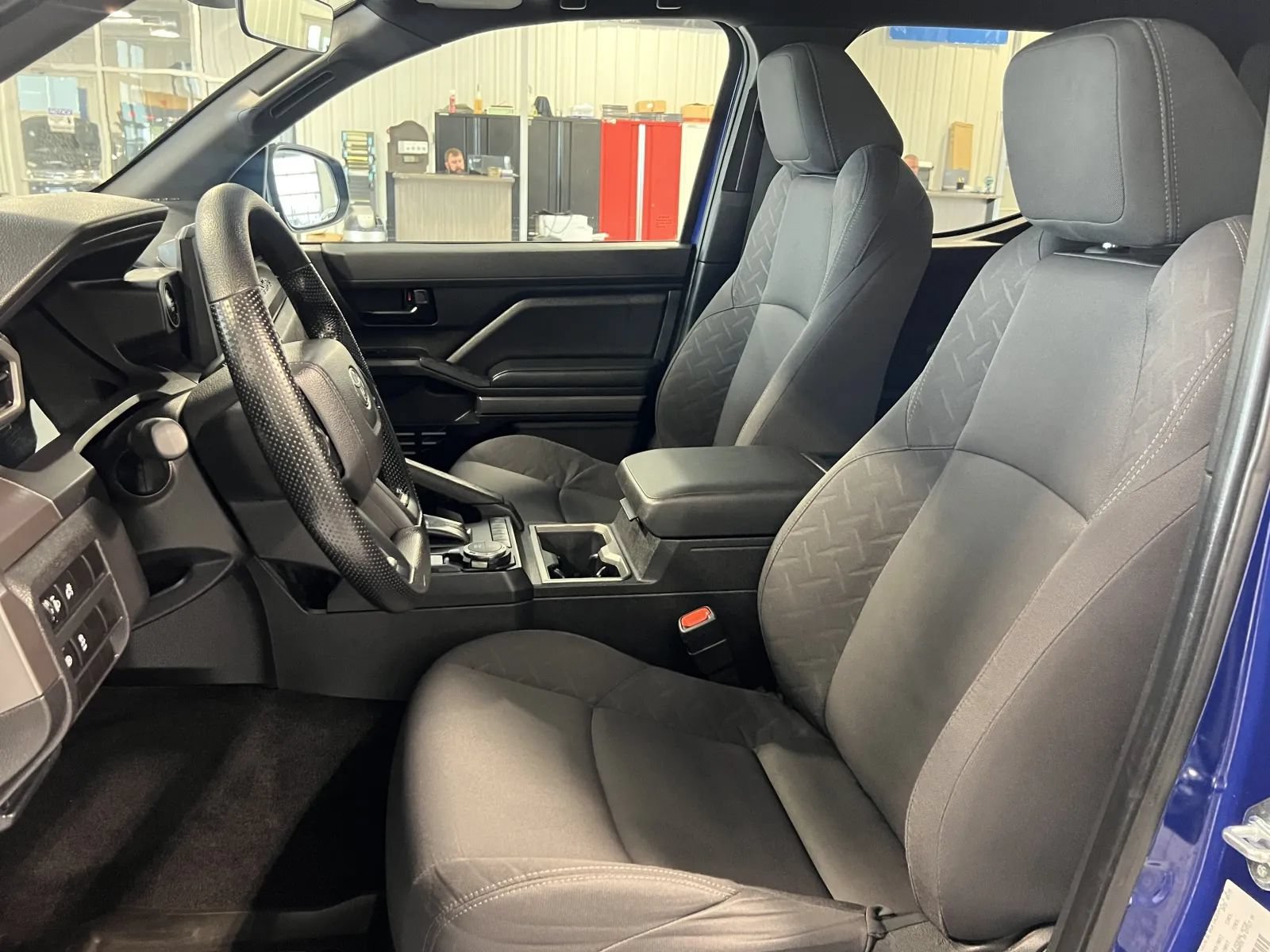 Used 2025 Toyota Tacoma SR5 AWD/4WD image 31