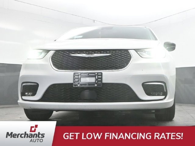 Used 2024 Chrysler Pacifica Touring-L FWD image 34