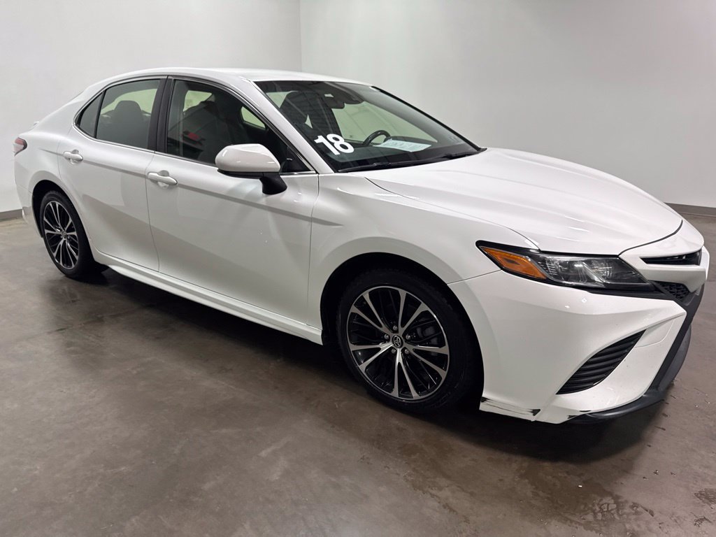 Used 2018 Toyota Camry SE FWD image 2