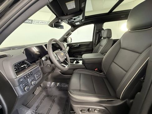 New 2025 Chevrolet Suburban Premier w/ Sun And Tow Package image 15