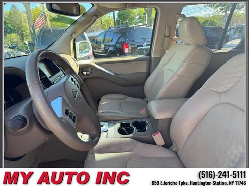 Used 2011 Nissan Pathfinder Silver AWD/4WD image 23