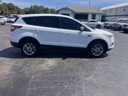Used 2017 Ford Escape SE AWD/4WD image 12
