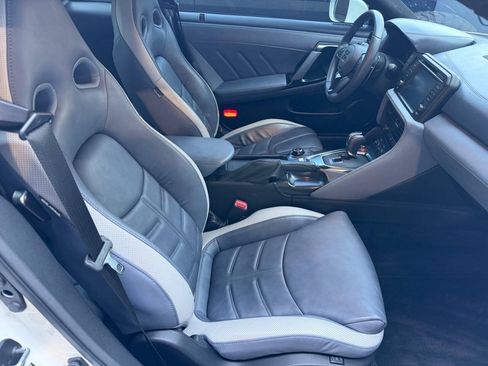 Used 2020 Nissan GT-R Premium AWD/4WD image 18