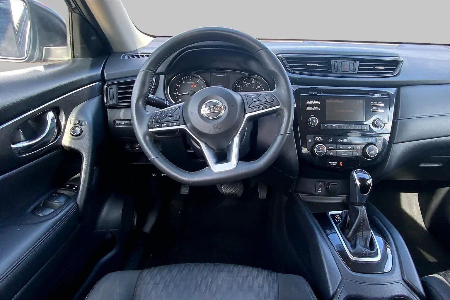 Used 2017 Nissan Rogue SV FWD image 6