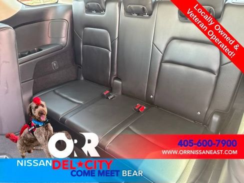 Used 2025 Nissan Pathfinder SL FWD image 12