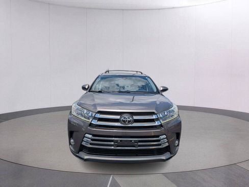 Used 2017 Toyota Highlander Limited AWD/4WD image 8