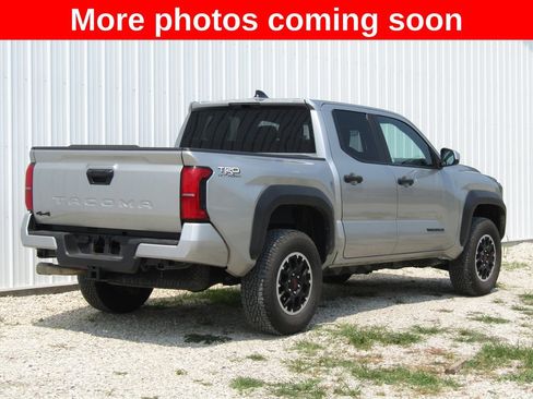 Used 2025 Toyota Tacoma TRD Off-Road AWD/4WD image 3